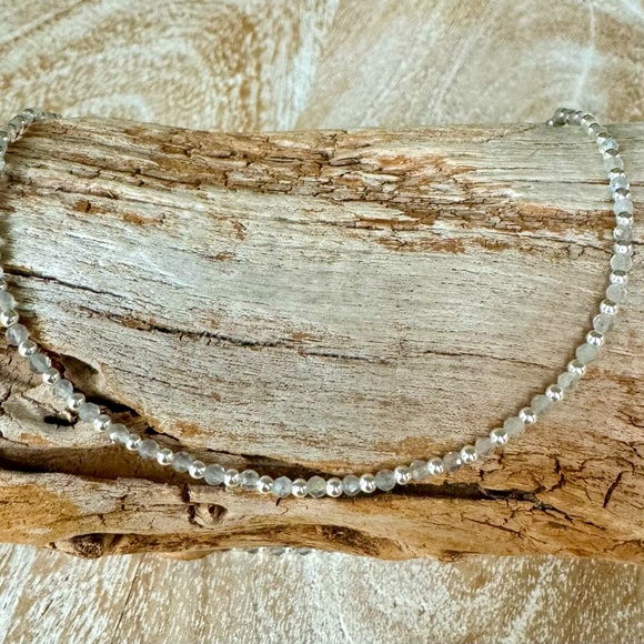 Balance bracelet - 2mm 14k gold filled and semi precious stone beads - Picture 9 of 13